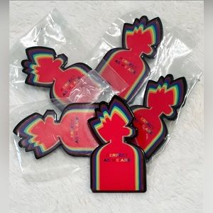 PERFECT - AS WE ARE - Brooches/Pins